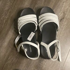NWT Torrid Multi Band Heeled Sandal
